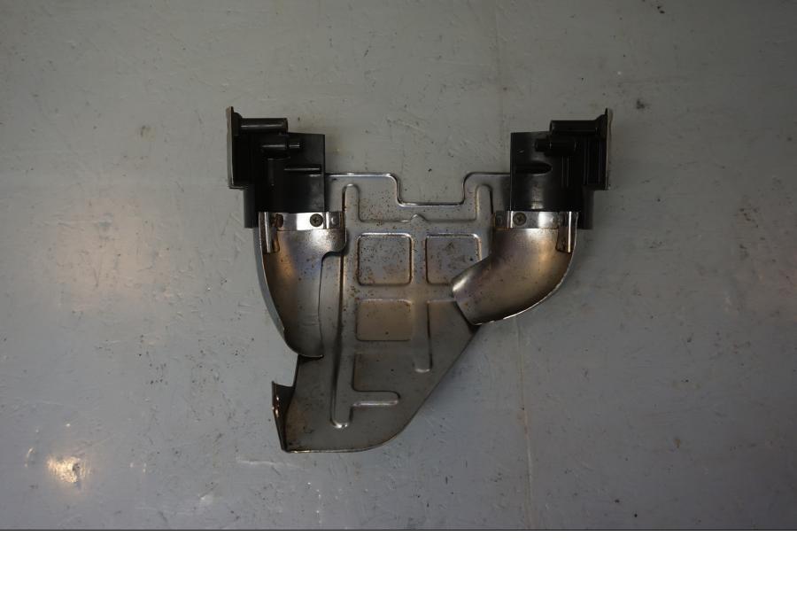 Vänster sida på Värmeskydd från en Yamaha V-MAX 1200 -2001 motorcykel.