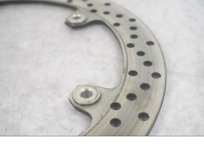 Vänster sida på Bromsskiva från en BMW F 800 R -2011 motorcykel.