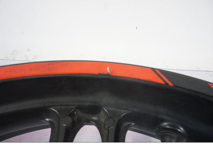 Höger sida på Fälg från en Yamaha YZF-R 125 -2008 motorcykel.