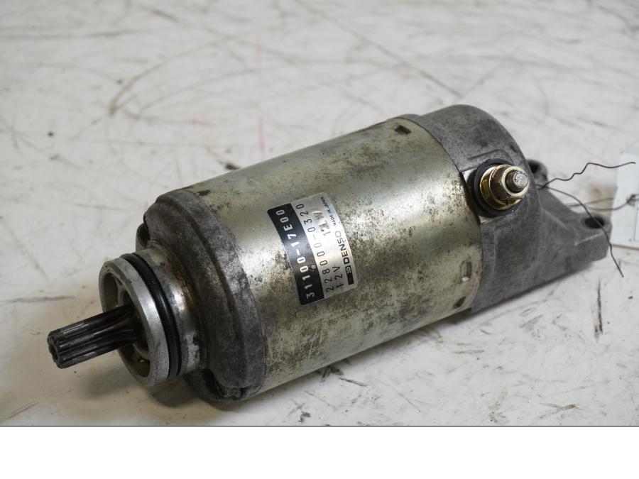 Framsidan på Startmotor från en Suzuki GSX-R 750 -1992 motorcykel.