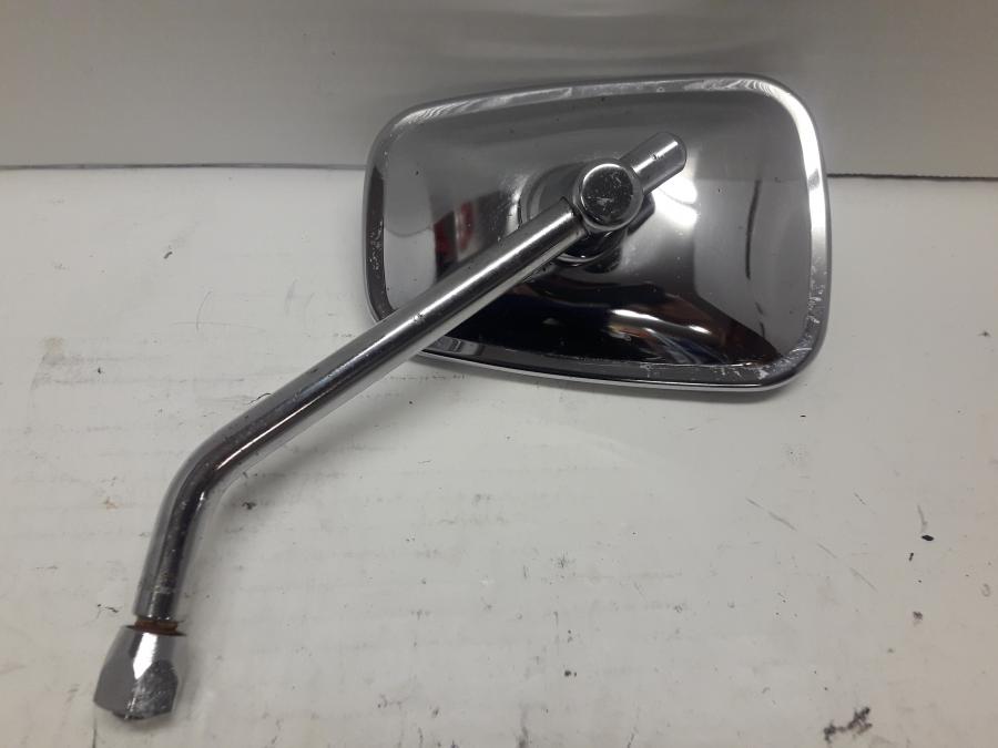 Framsidan på Backspegel från en Kawasaki VN 800 -1995 motorcykel.