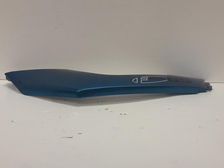 Höger sida på Bakvinge från en BMW F 650 GS -2009 motorcykel.