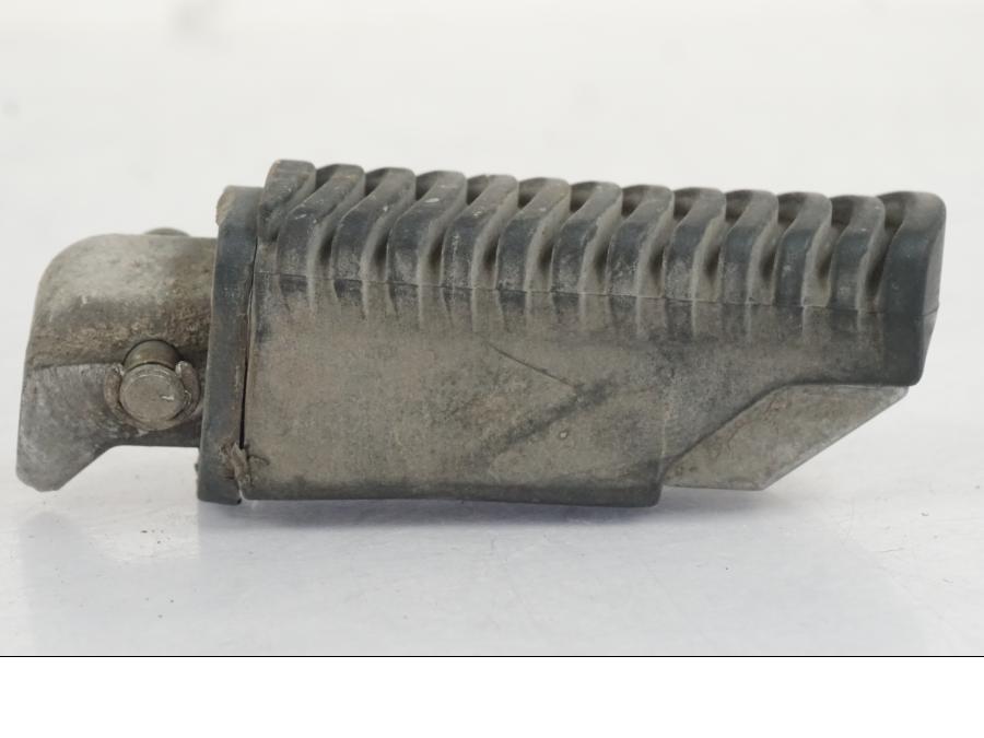 Baksidan på Fotpinne från en BMW F 800 GS -2008 motorcykel.