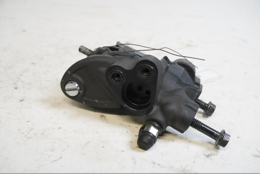 Framsidan på Bromshuvudcylinder från en Honda CB 1000 R -2009 motorcykel.