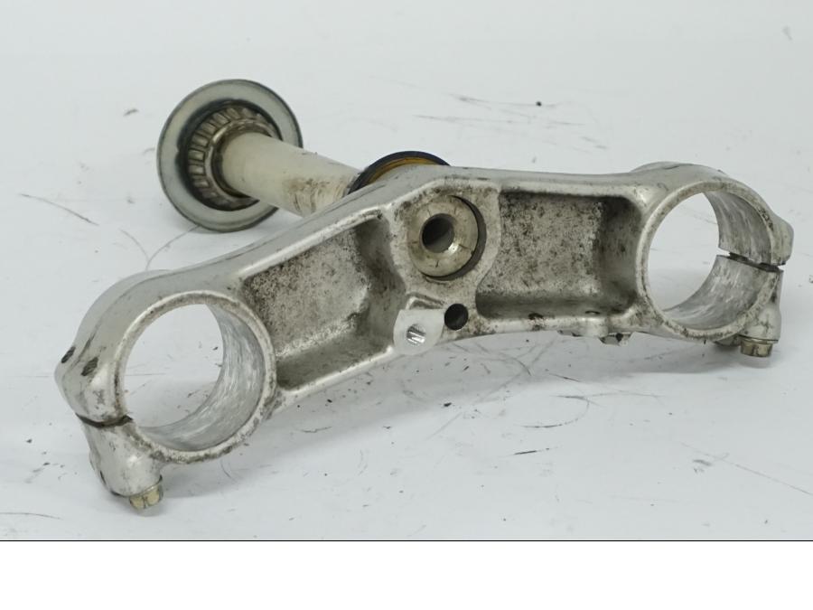 Snett uppifrån på Gaffelkrona från en Honda CBR 900 RR -2002 motorcykel.