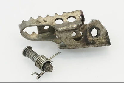 Höger sida på Fotpinne från en Yamaha WR 125 -2010 motorcykel.