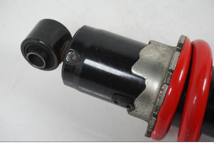 Snett uppifrån på Stötdämpare från en Yamaha XT 660 X -2005 motorcykel.