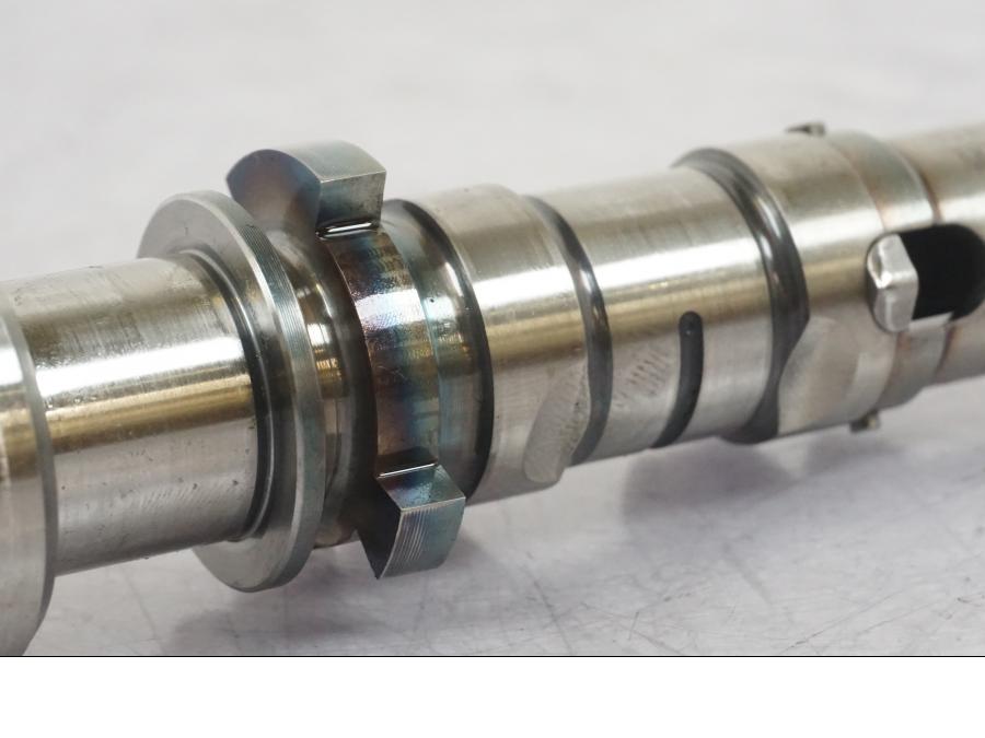 Vänster sida på Kamaxel från en BMW F 750 GS -2020 motorcykel.