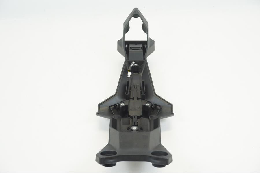 Extrabild1 på Skylthållare från en Ducati Monster 821 -2020 motorcykel.