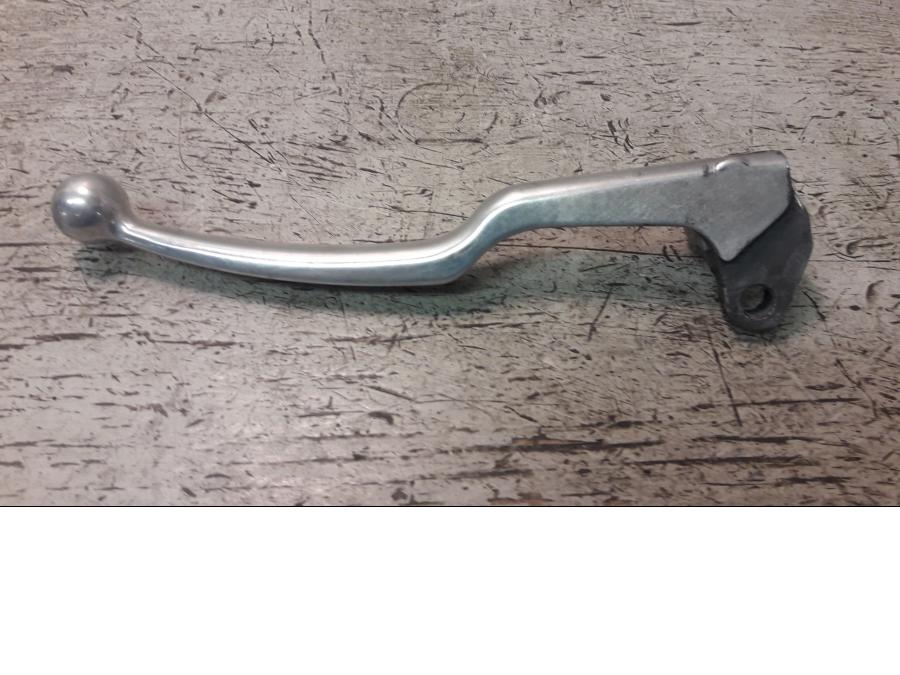 Framsidan på Kopplingsgrepp från en Yamaha FZ-S 600 -2000 motorcykel.