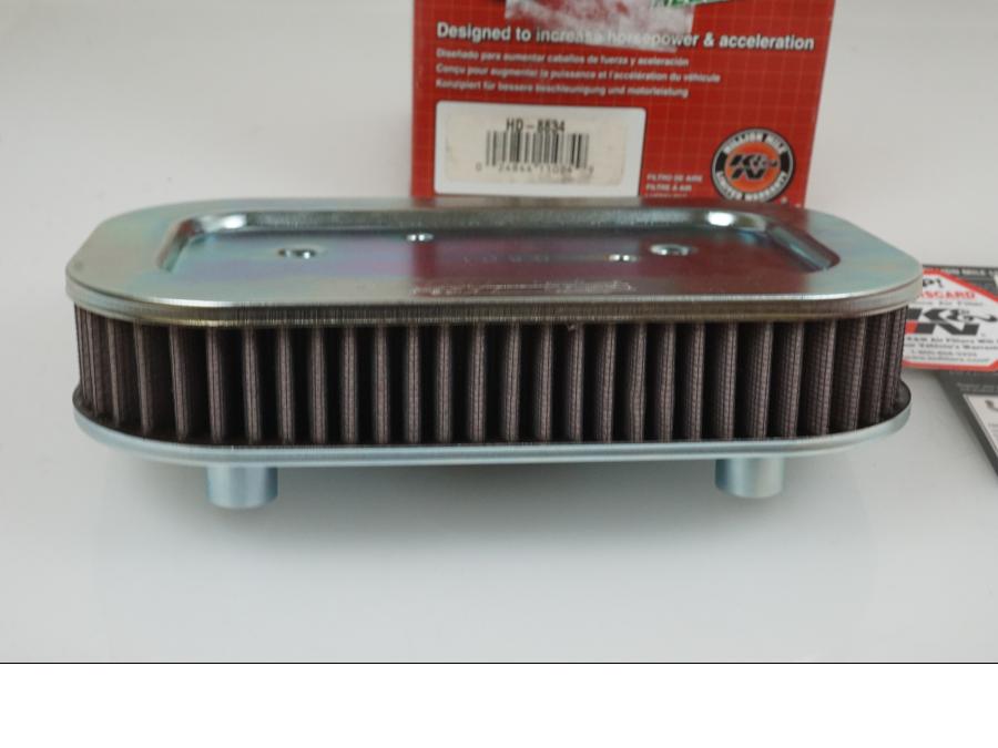 Baksidan på Luftfilter från en H-D Sportster 1000 "Ironhead" XLX -2013 motorcykel.