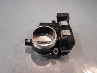 Framsidan på Spjällhus från en BMW R 1200 GS -2014 motorcykel.