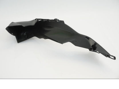 Höger sida på Kylarvinge från en KTM 1290 Super Duke -2020 motorcykel.