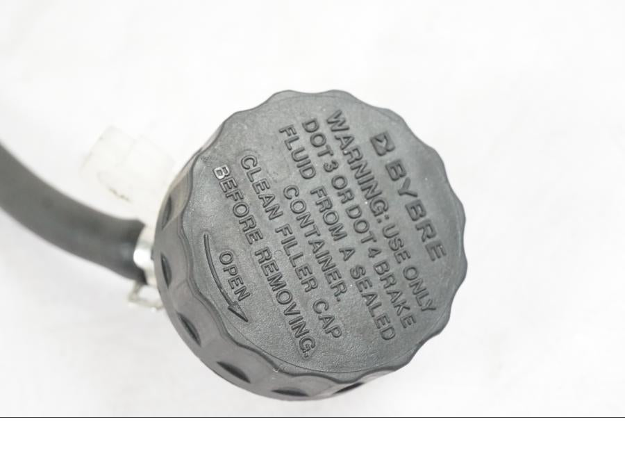 Vänster sida på Bromshuvudcylinder från en KTM 390 Duke -2018 motorcykel.