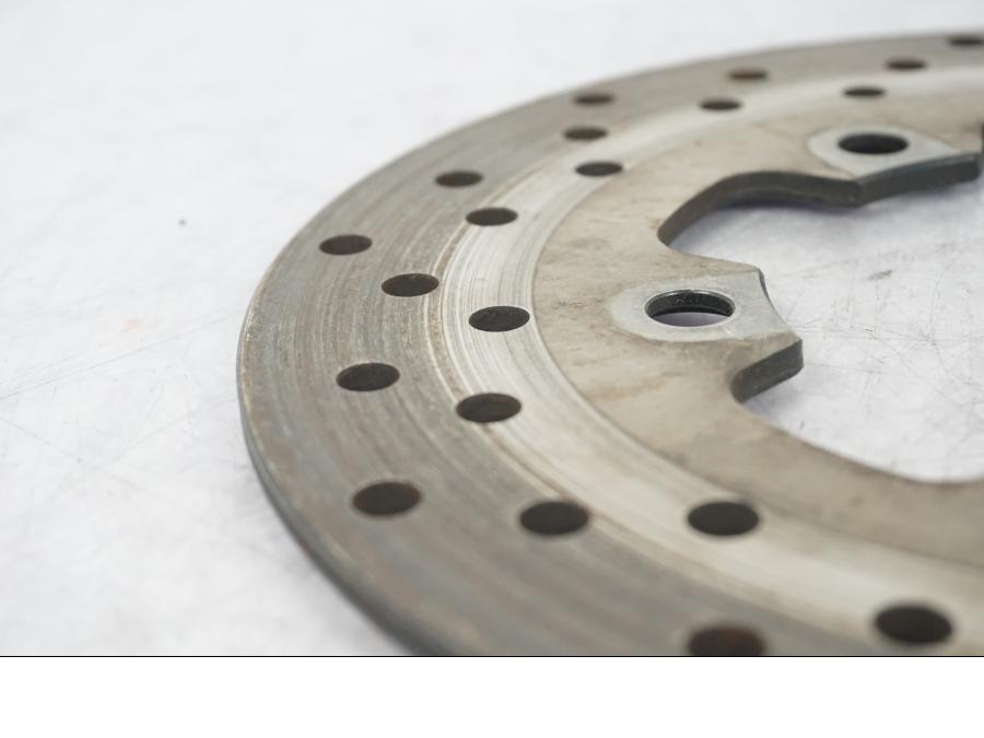 Snett uppifrån på Bromsskiva från en Suzuki GSX-R 600 -1999 motorcykel.