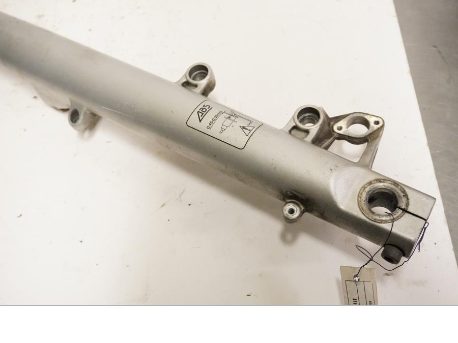 Baksidan på Gaffelben från en BMW K 1200 RS -1998 motorcykel.