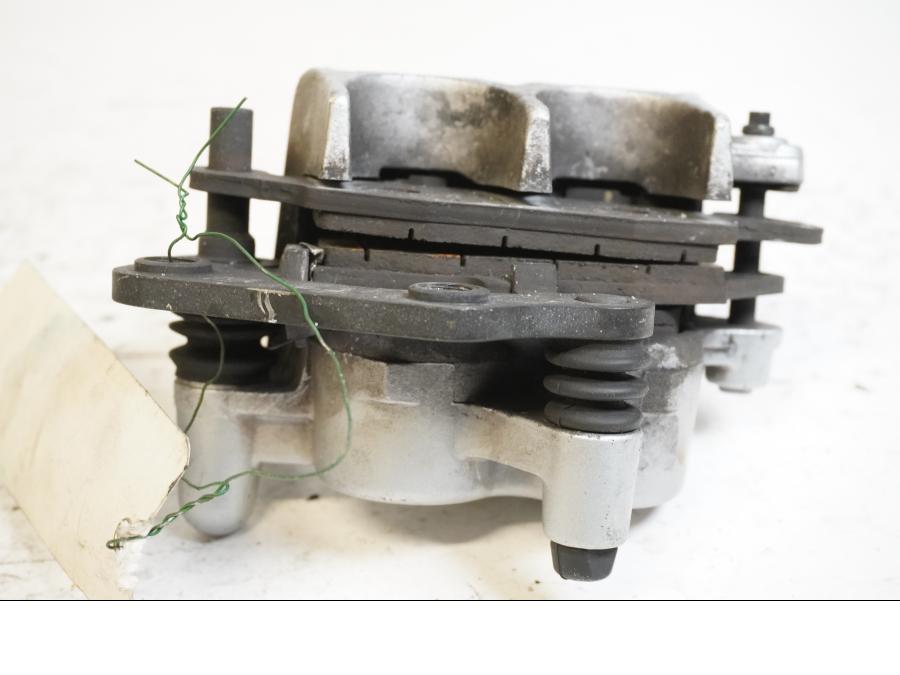 Höger sida på Bromsok från en Suzuki VL 800 -2003 motorcykel.