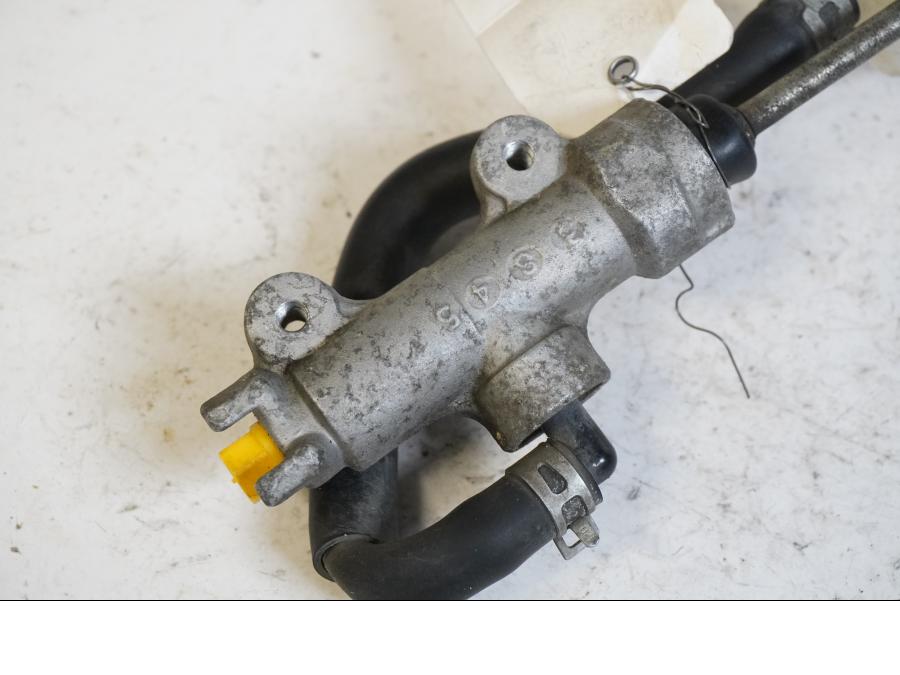Höger sida på Bromshuvudcylinder från en Suzuki DL 1000 -2004 motorcykel.