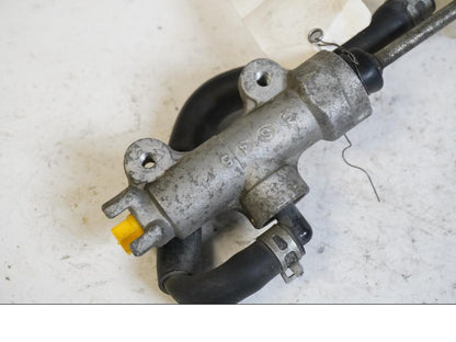 Höger sida på Bromshuvudcylinder från en Suzuki DL 1000 -2004 motorcykel.