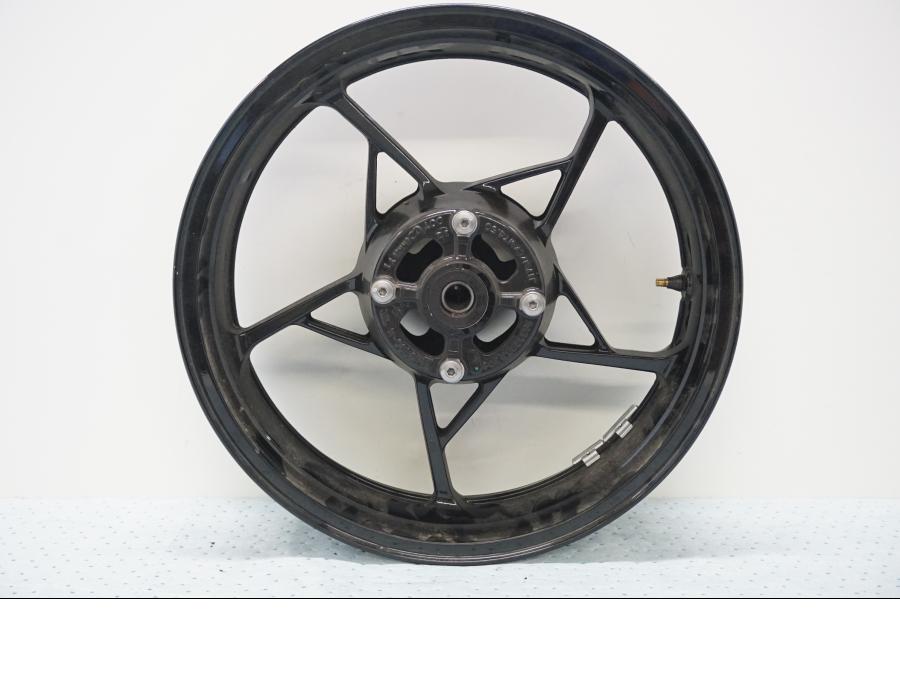 Framsidan på Fälg från en Kawasaki Z 650 ABS -2020 motorcykel.