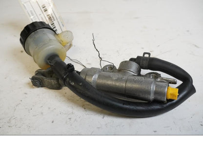 Framsidan på Bromshuvudcylinder från en Yamaha XT 660 X -2008 motorcykel.