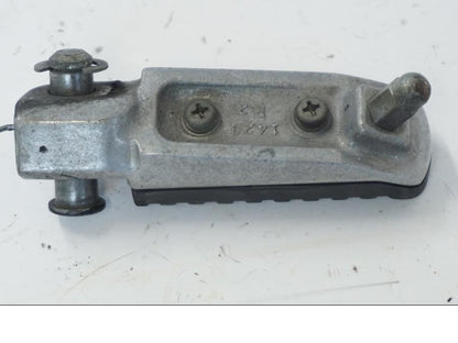 Höger sida på Fotpinne från en Kawasaki ZR-7 -2001 motorcykel.