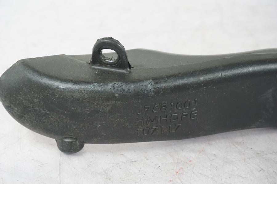 Baksidan på Luftrör från en KTM 390 Duke -2018 motorcykel.