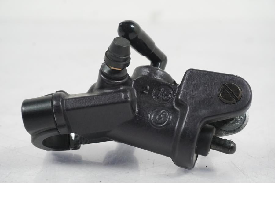 Framsidan på Bromshuvudcylinder från en Yamaha YZF 1000 R1 -2007 motorcykel.