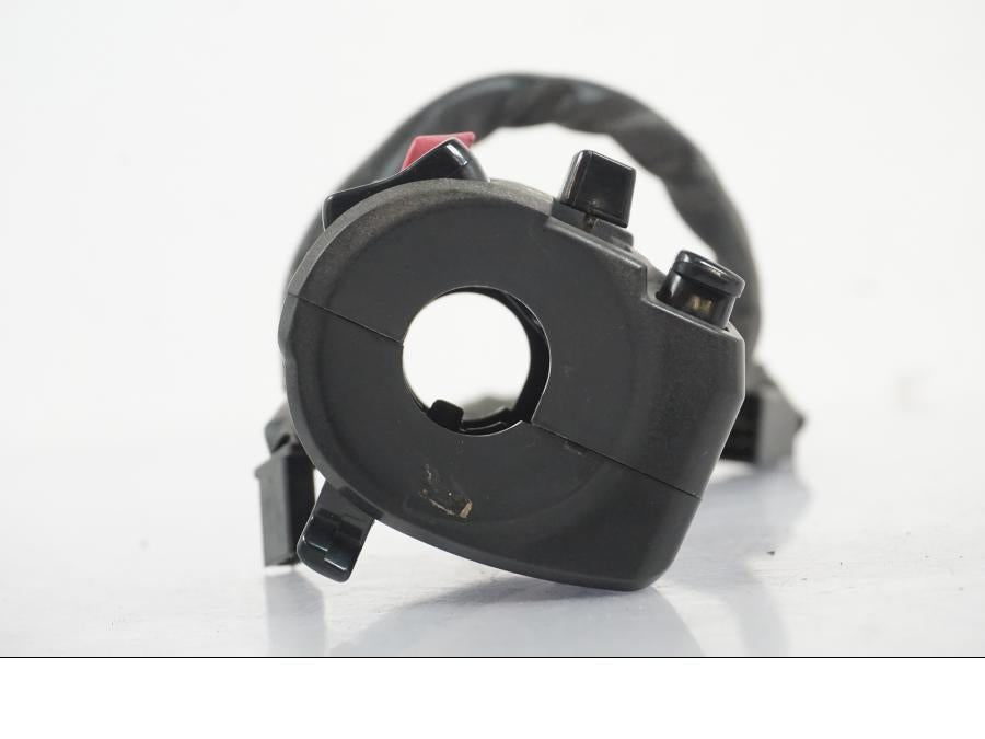 Höger sida på Styrelreglage från en Kawasaki ER-6F -2010 motorcykel.