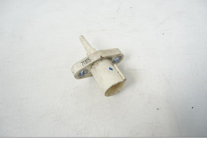 Höger sida på Luftburksensor från en Honda XL 1000 V -2008 motorcykel.