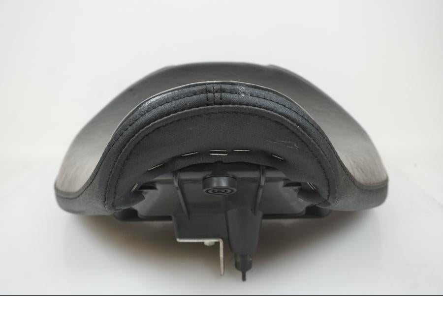 Baksidan på Sadel från en Yamaha XVS 950 -2010 motorcykel.