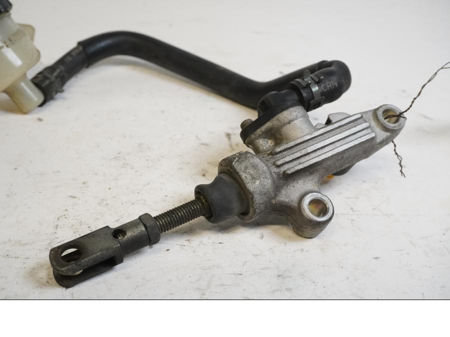 Vänster sida på Bromshuvudcylinder från en Yamaha FZR 1000 -1993 motorcykel.