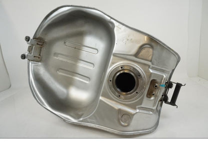 Extrabild2 på Bensintank från en Suzuki GSX-R 1000 -2003 motorcykel.