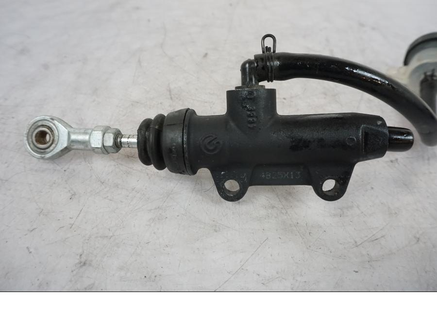 Höger sida på Bromshuvudcylinder från en KTM 690 Duke -2014 motorcykel.