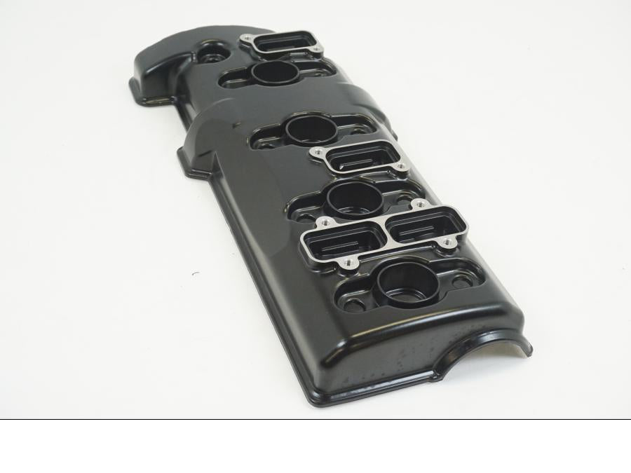 Baksidan på Ventilkåpa från en BMW K 1200 S -2006 motorcykel.