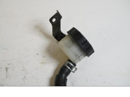 Höger sida på Bromshuvudcylinder från en Kawasaki ZX-12R -2000 motorcykel.