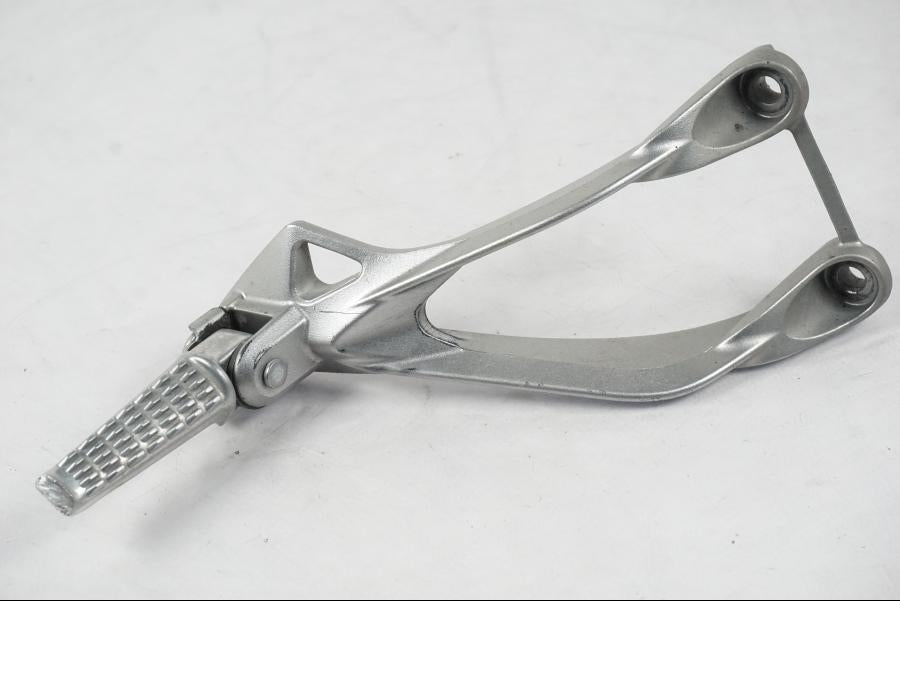 Framsidan på Fotpinne från en Kawasaki ZX-6R -2005 motorcykel.