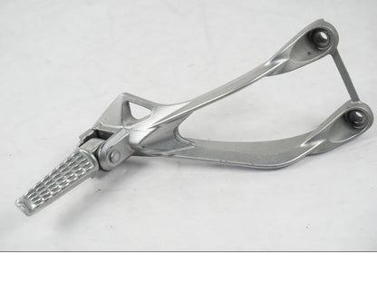 Framsidan på Fotpinne från en Kawasaki ZX-6R -2005 motorcykel.