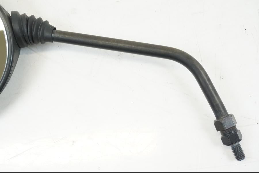 Baksidan på Backspegel från en BMW F 650 CS -2003 motorcykel.