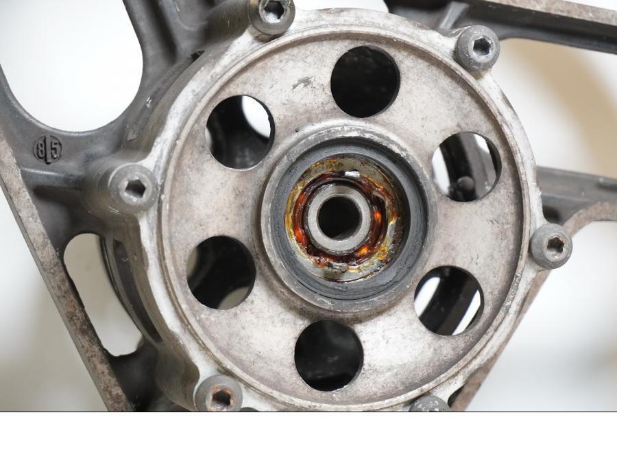 Extrabild2 på Fälg från en Yamaha FJ 1200 -1986 motorcykel.