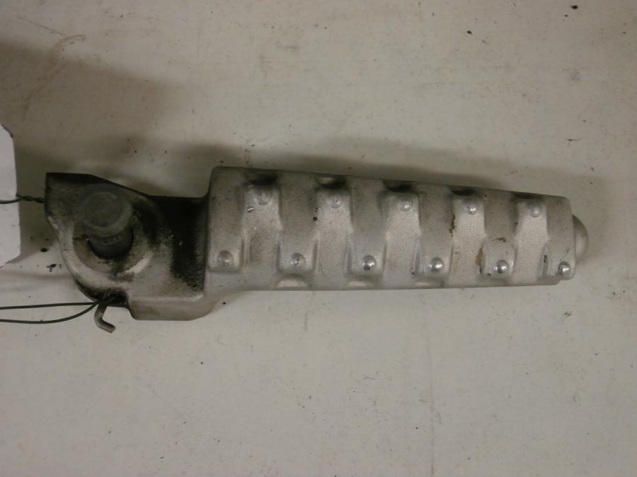 Framsidan på Fotpinne från en KTM RC8 -2008 motorcykel.