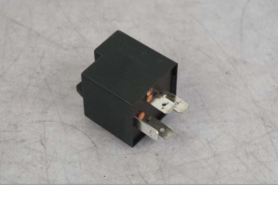 Baksidan på Relä från en BMW R 1100 GS -1998 motorcykel.