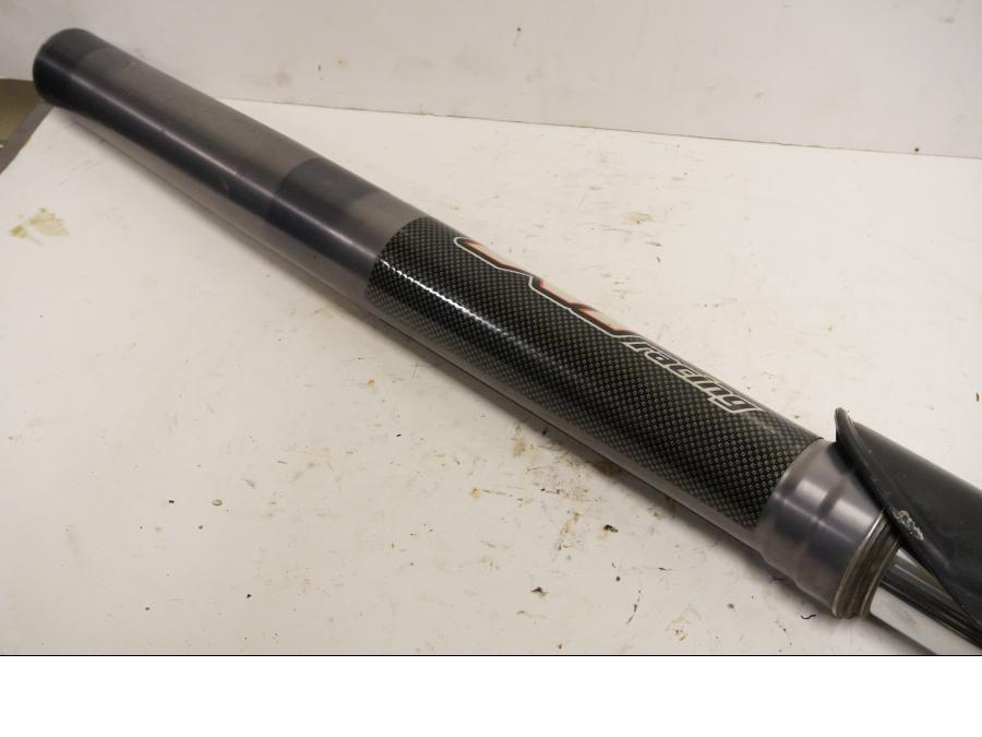 Vänster sida på Gaffelben från en KTM 625 SMC -2006 motorcykel.