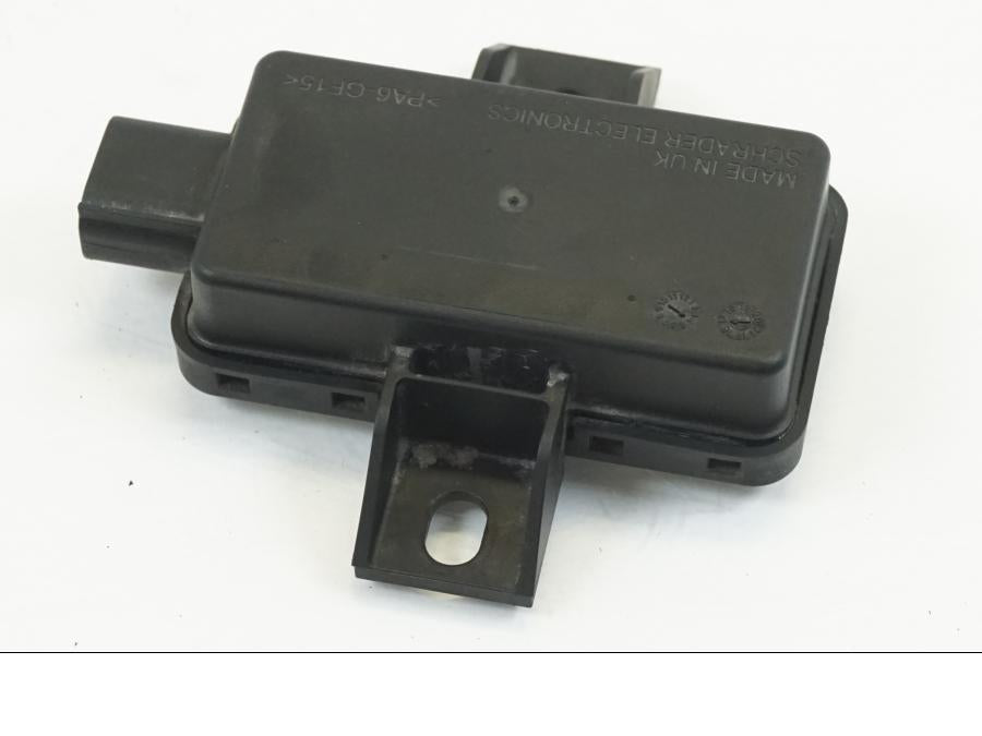 Baksidan på RDC Sensor från en BMW R 1200 GS -2018 motorcykel.