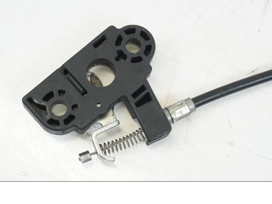 Vänster sida på Sadellåsmekanism från en Ducati Streetfighter S -2011 motorcykel.