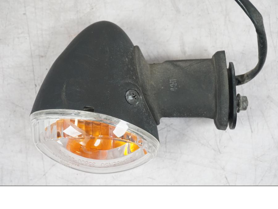 Snett uppifrån på Blinkers från en Suzuki GSF 1250 -2010 motorcykel.