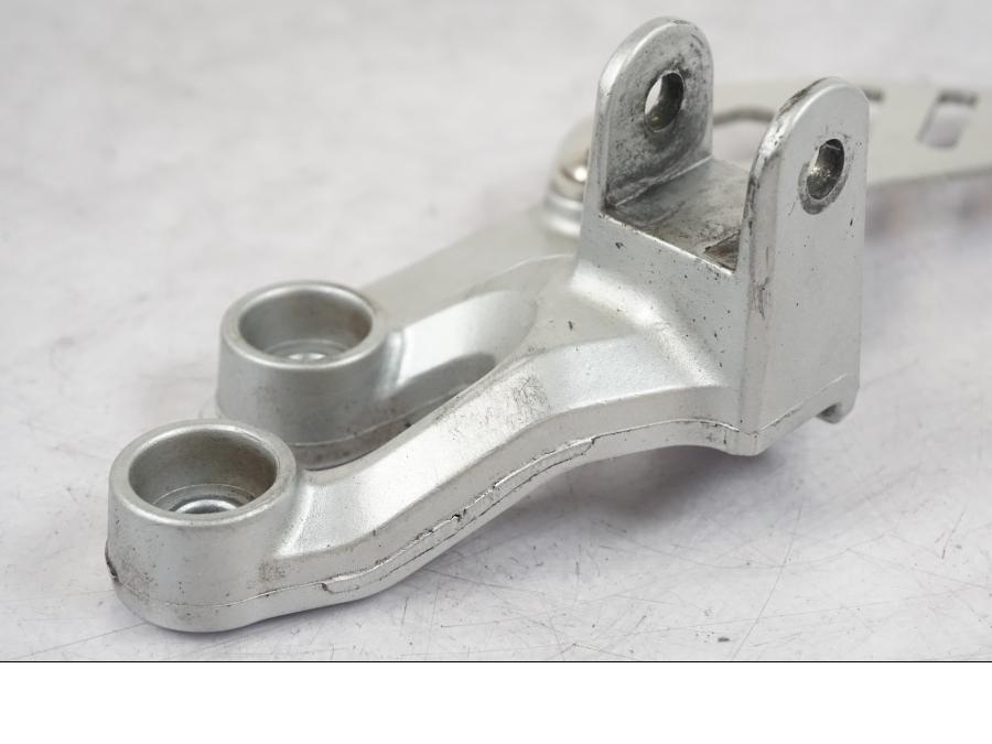 Höger sida på Fotpinnefäste från en Suzuki GSX-R 750 -2006 motorcykel.