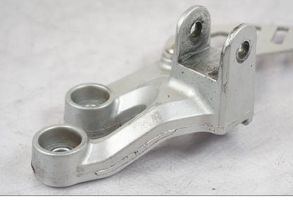 Höger sida på Fotpinnefäste från en Suzuki GSX-R 750 -2006 motorcykel.