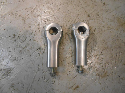 Baksidan på Styrfäste från en Triumph Speedmaster -2010 motorcykel.