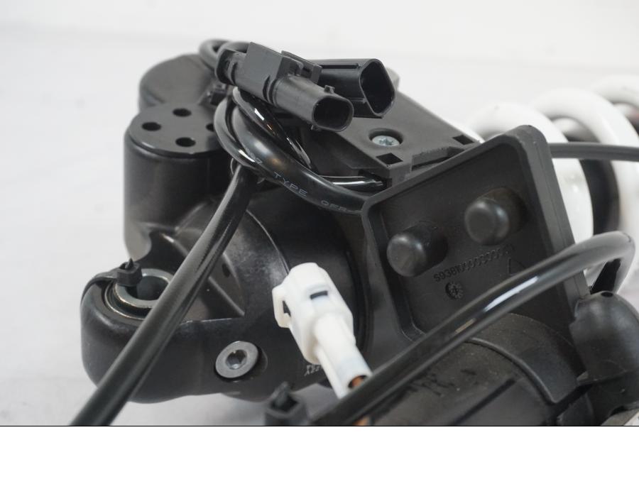 Extrabild3 på Stötdämpare från en KTM 1290 Super Duke R EVO -2023 motorcykel.